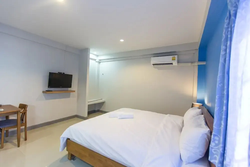 Deluxe Double room with balcony (full double bed)