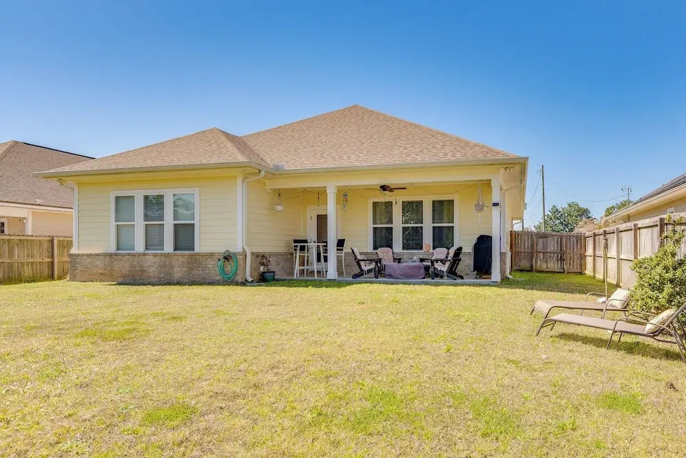 2 Mi to Beach: Bright Navarre Home w/ Fire Pit!