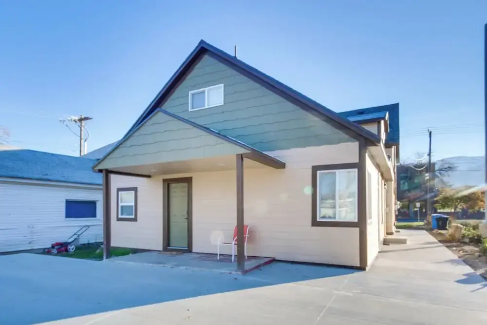 Stylish Logan Retreat w/ Smart TV + Central A/c!