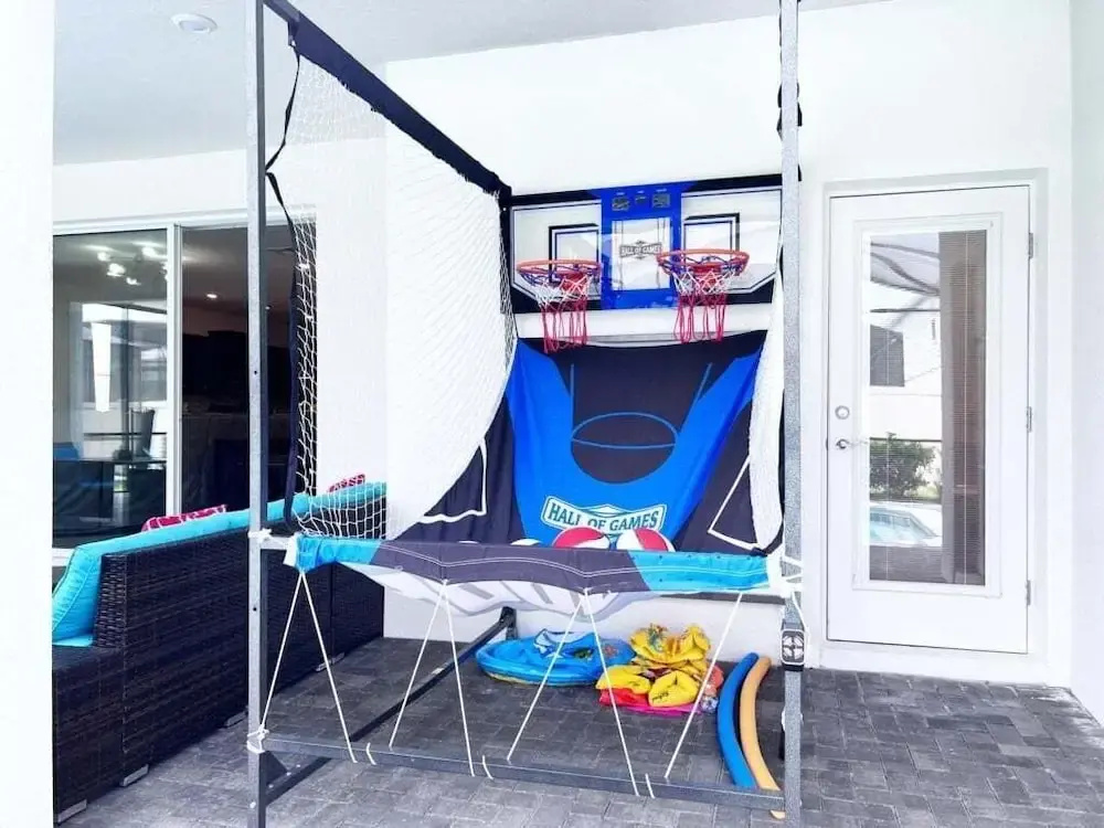 Luxury & Loaded Pool Home With Private Pool 8 Bedroom Home