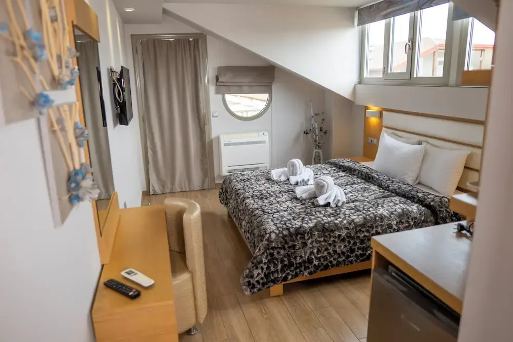 Standard room with balcony and with mountain view