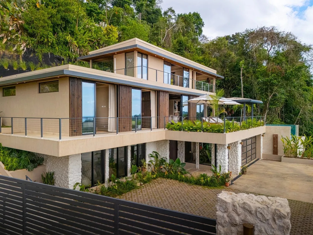 Riverstone Elevated Living Near Beach Town