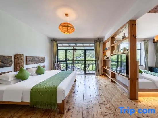 Double Suite with balcony and with mountain view (full double bed)