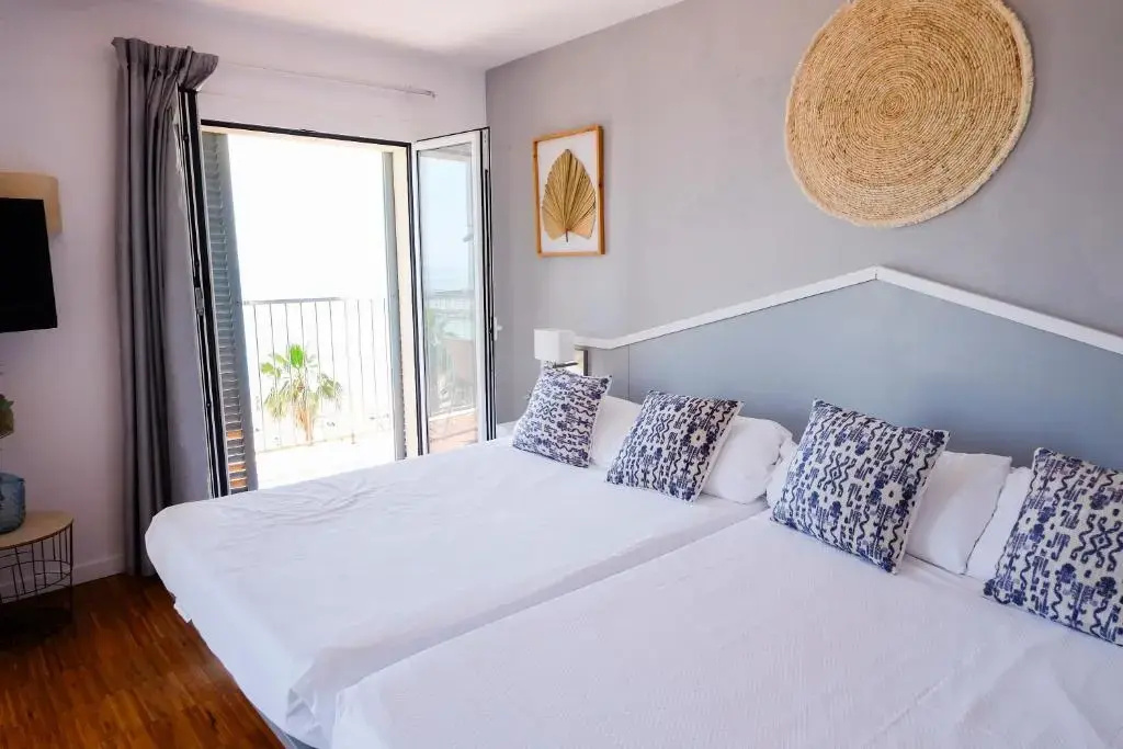 Superior Double room with sea view (full double bed)