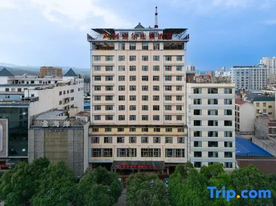 Yi'ai E-Sports Hotel (Xuanwei Jinxiu Garden)