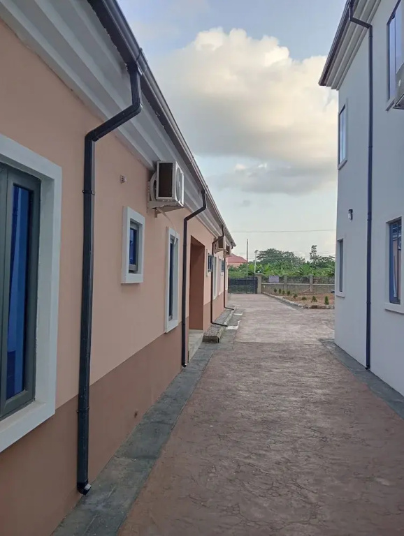 Pinefield Courts Apartmentl