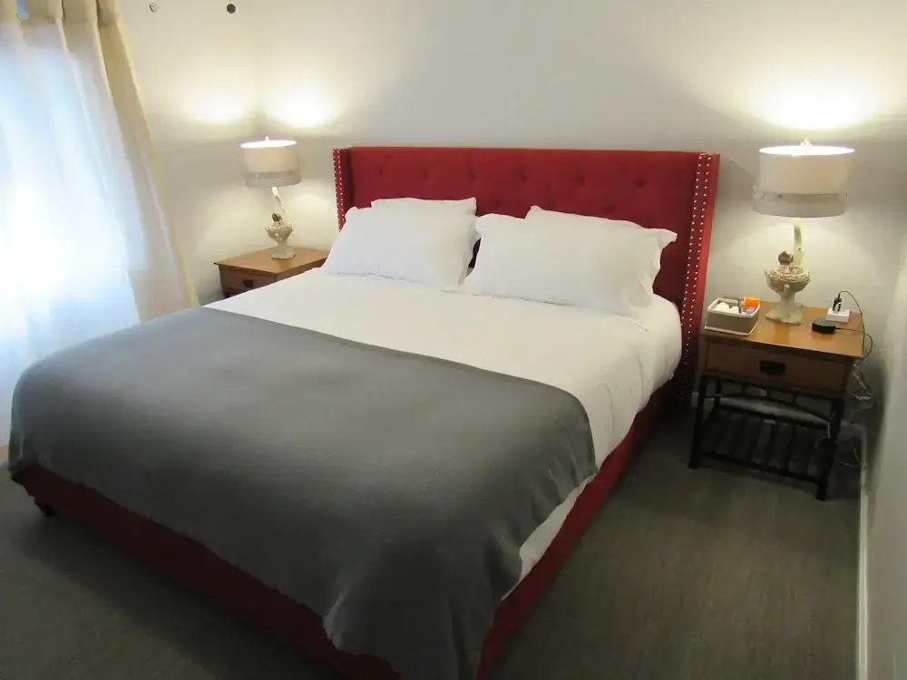 1 Bedroom Deluxe Suite with mountain view