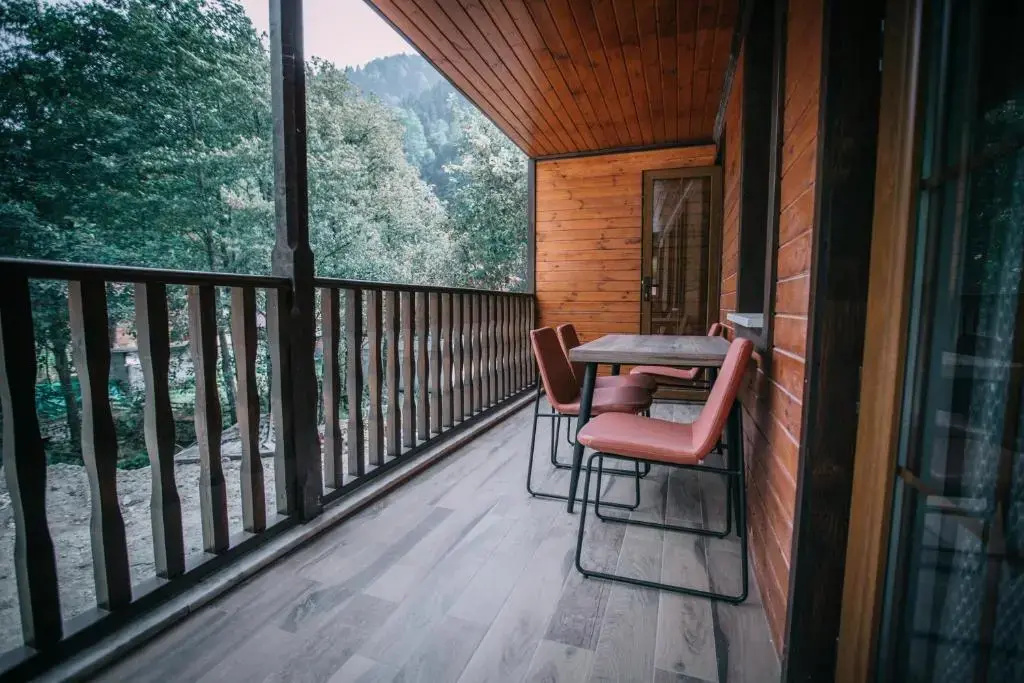 1 Bedroom Suite with balcony and with mountain view