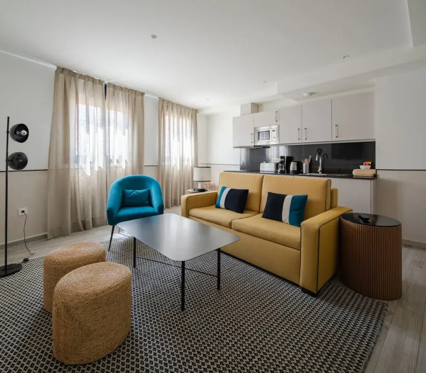 1 Bedroom Business Apartment with courtyard view