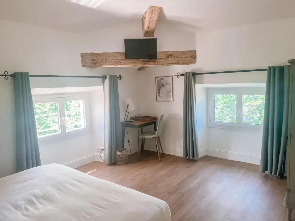 Standard Double room with garden view (full double bed)