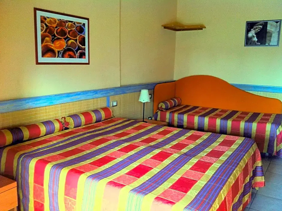 Standard Triple room