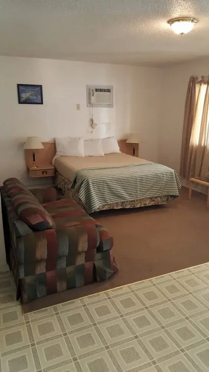 1 Bedroom Double Suite (full double bed)