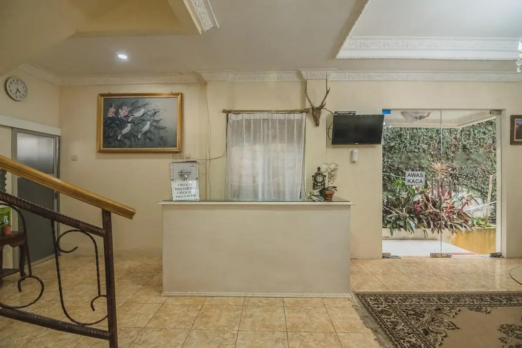 Lobby & Reception