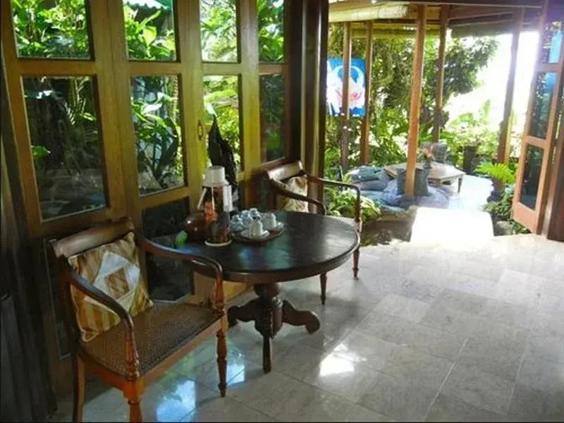 Food & Beverage