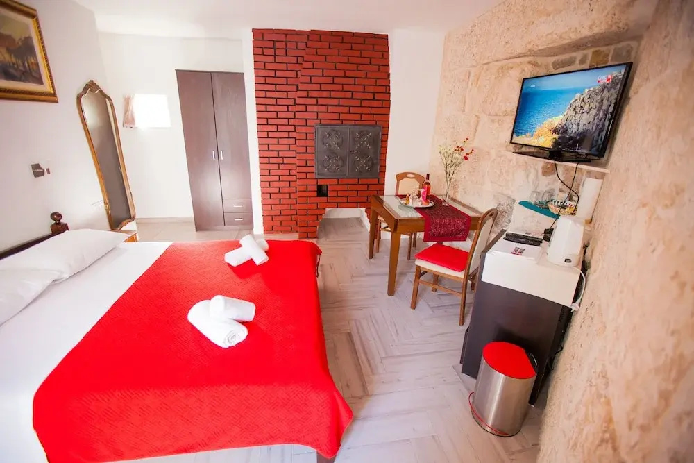 Deluxe Double room with balcony and with city view (full double bed)