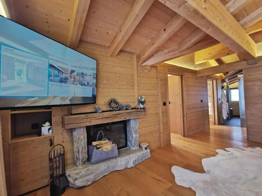 Penthouse Suite with mountain view