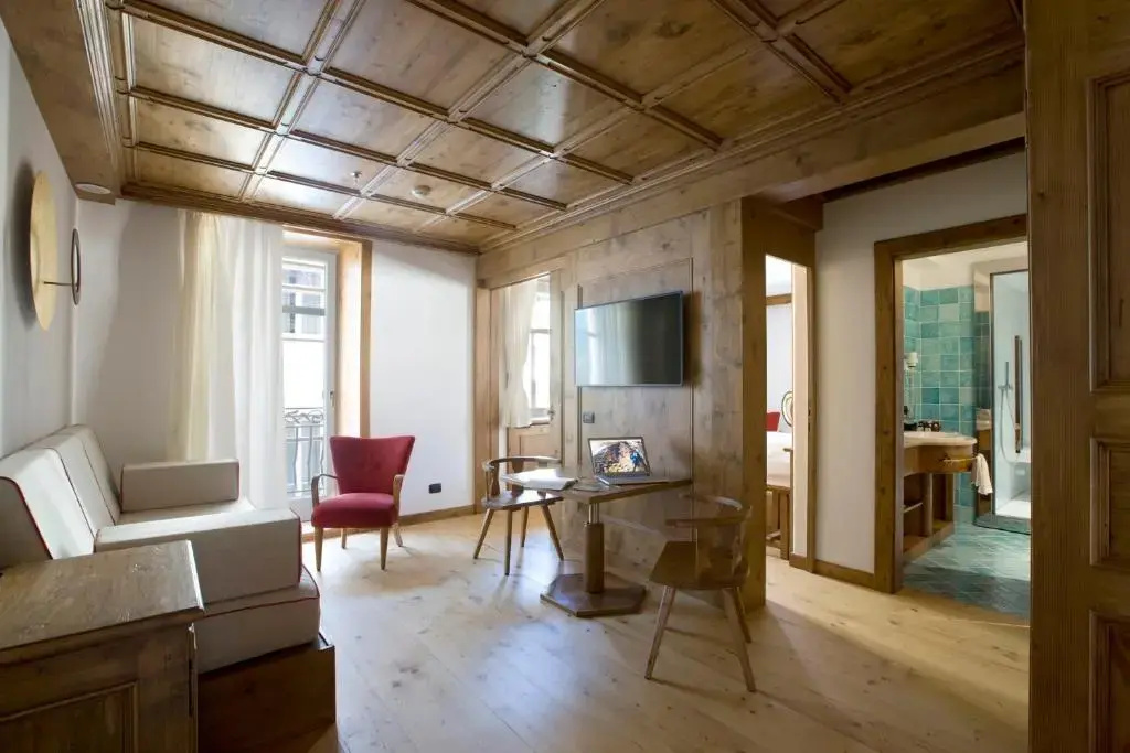 Deluxe Suite