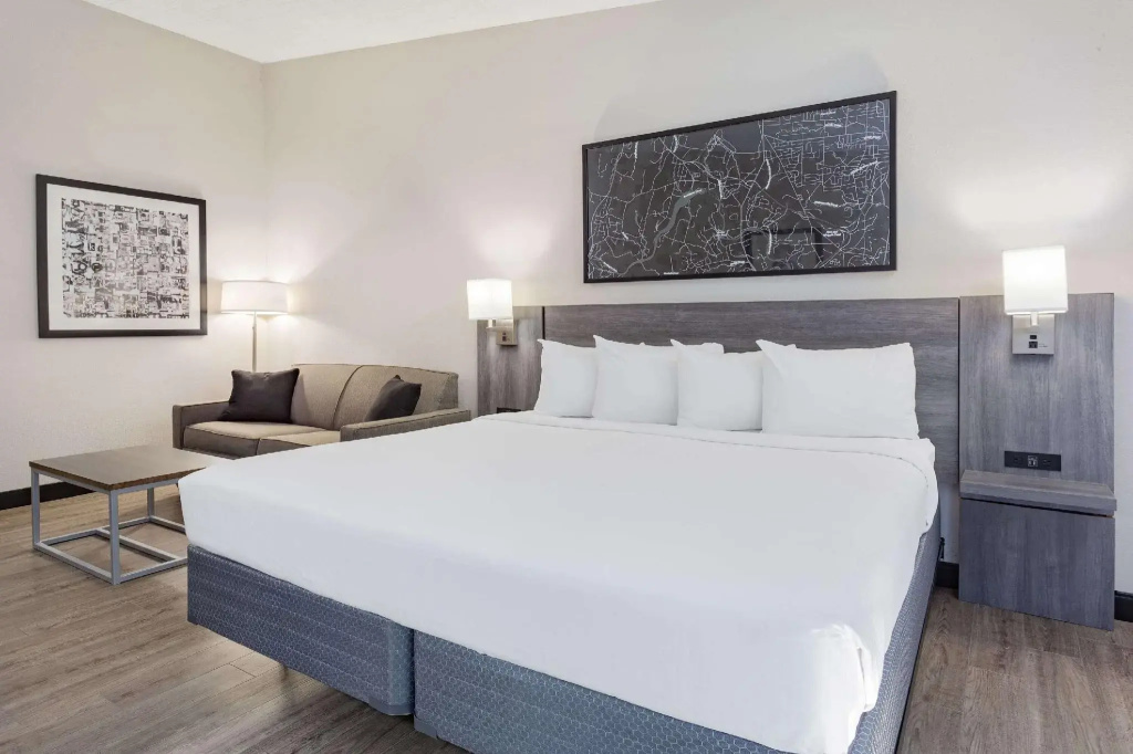 Ramada by Wyndham Hartford North / Bradley Airport - Chambres