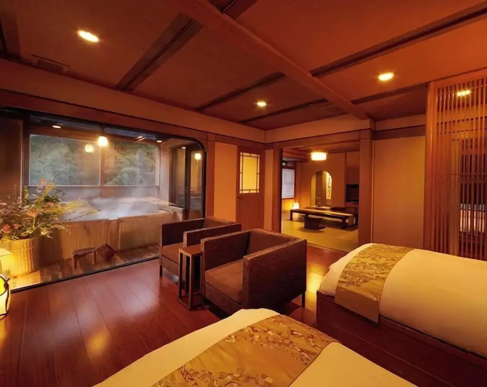 Double Suite (full double bed)