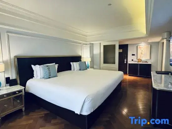 Deluxe Double room (full double bed)