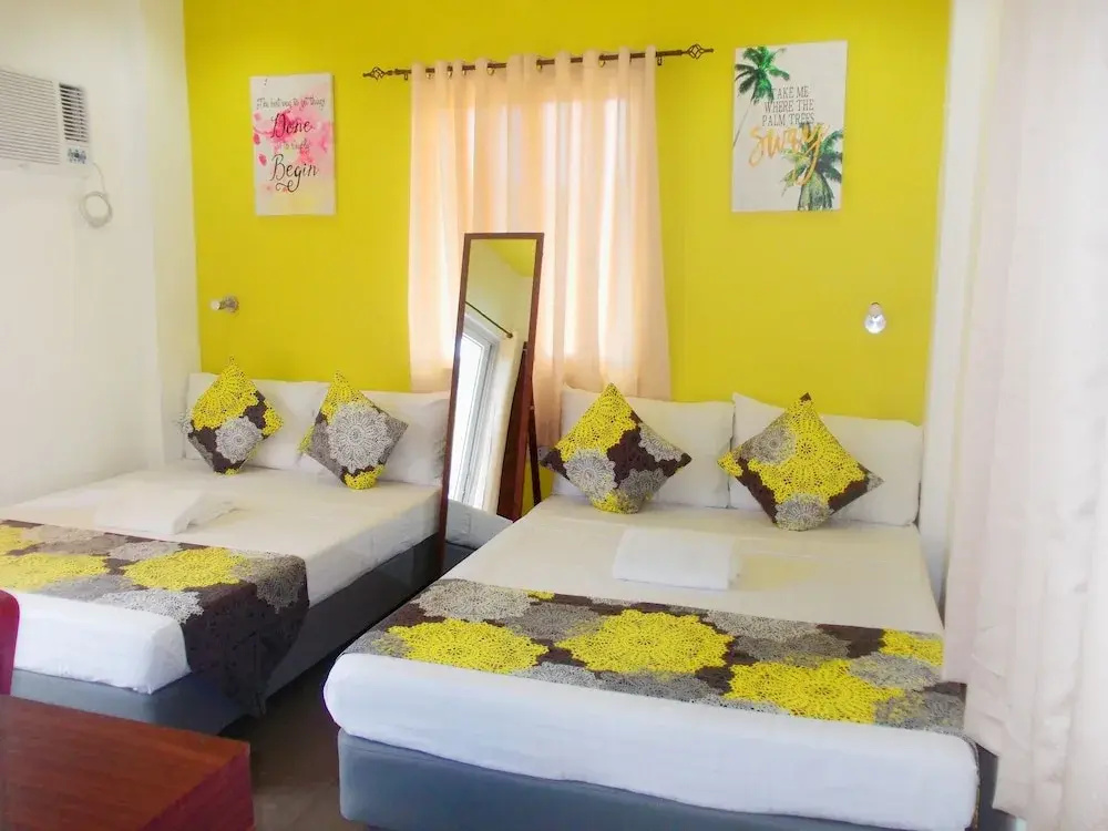 Deluxe Quadruple room with land view