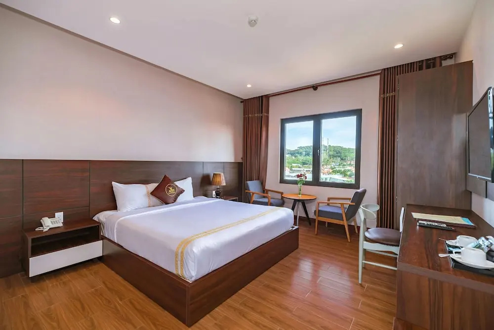 Deluxe Double room (full double bed)