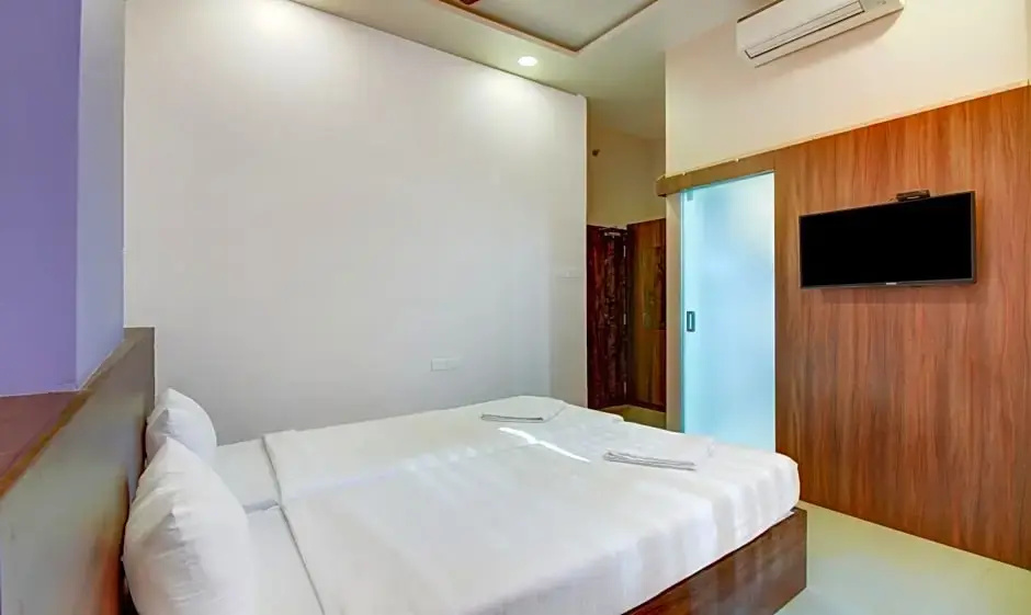 Deluxe Double room (full double bed)