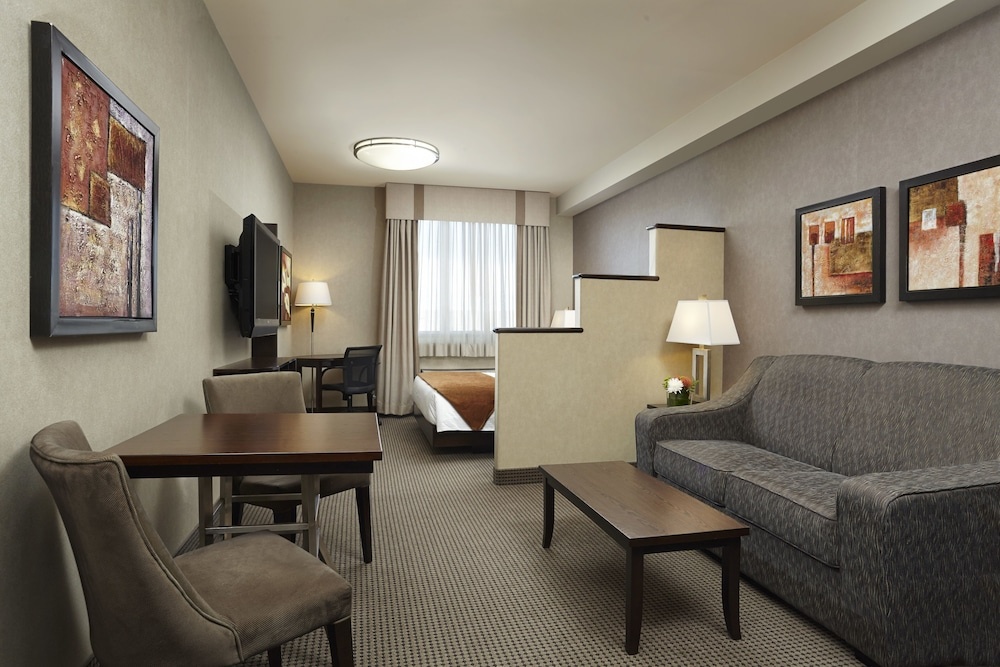 Acclaim Calgary Airport — 5
