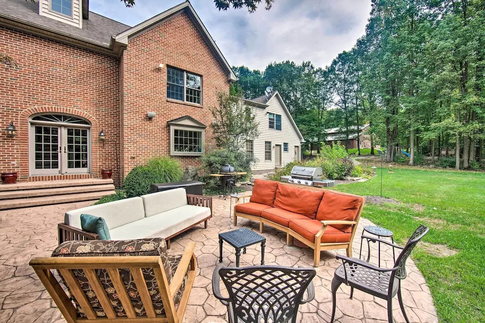 Extravagant Atglen Manor w/ Private 60-acre Land!