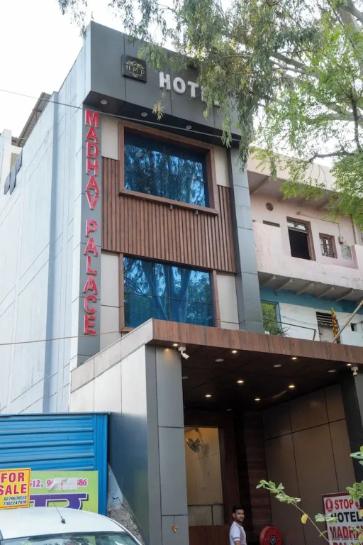 Hotel Madhav Palace