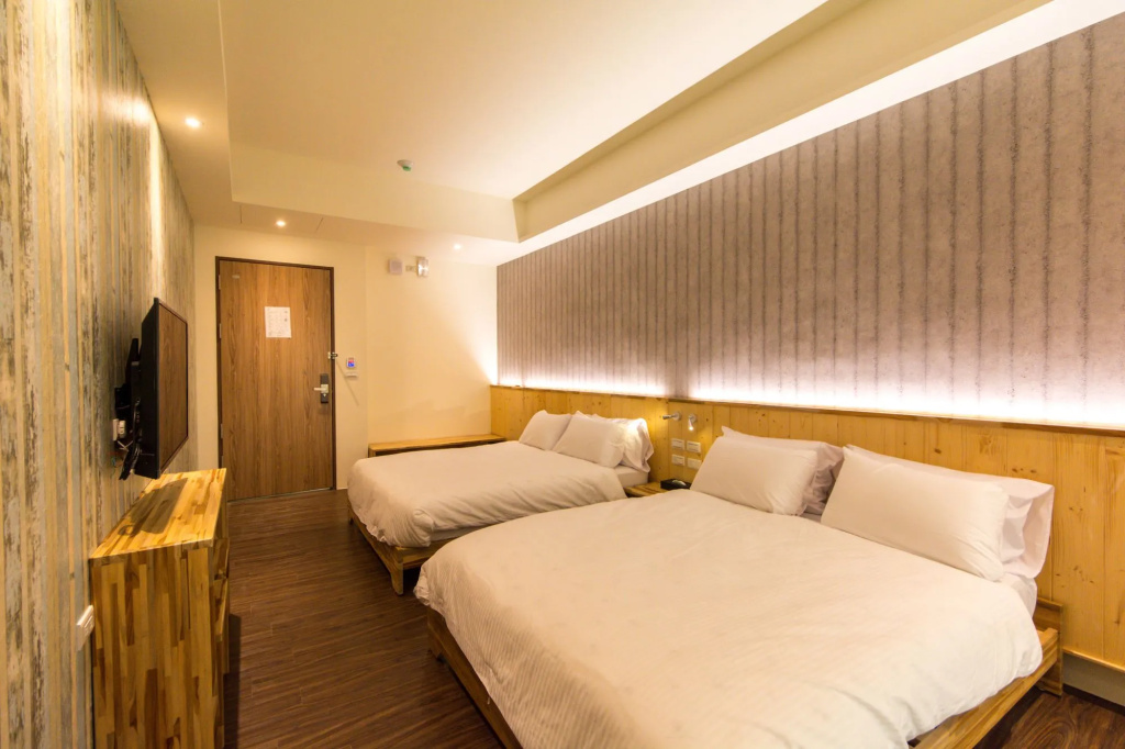 Treehouse Hostels — 5