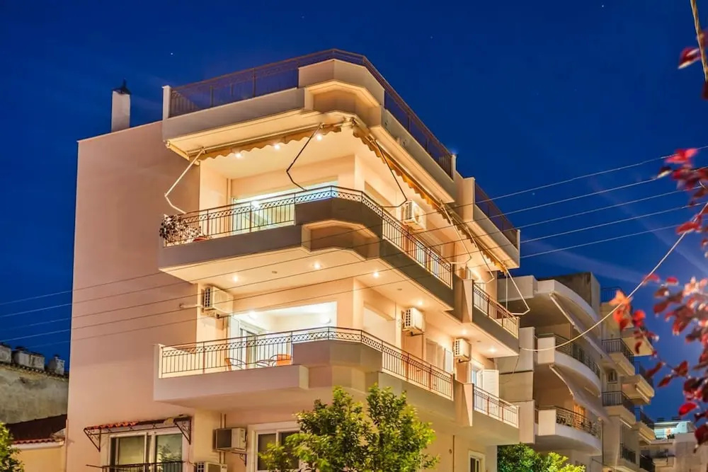 Spacious Urban Haven-family Home Perfect Location