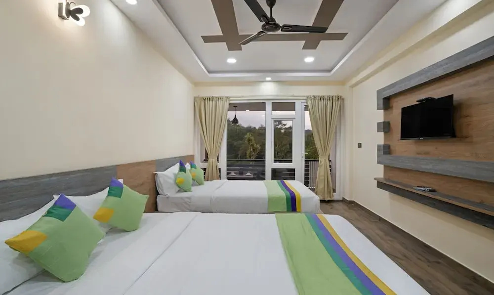 Deluxe Double room (full double bed)