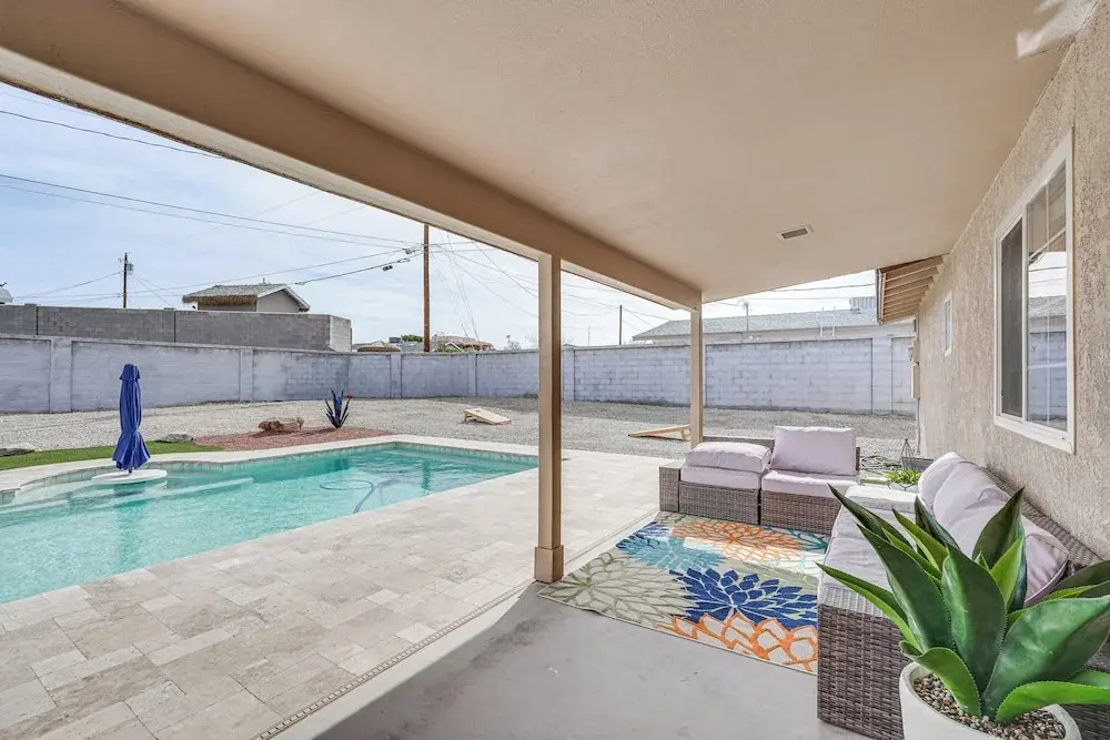 5 Mi to Lake Havasu: Home w/ Yard & Pool — фото 4