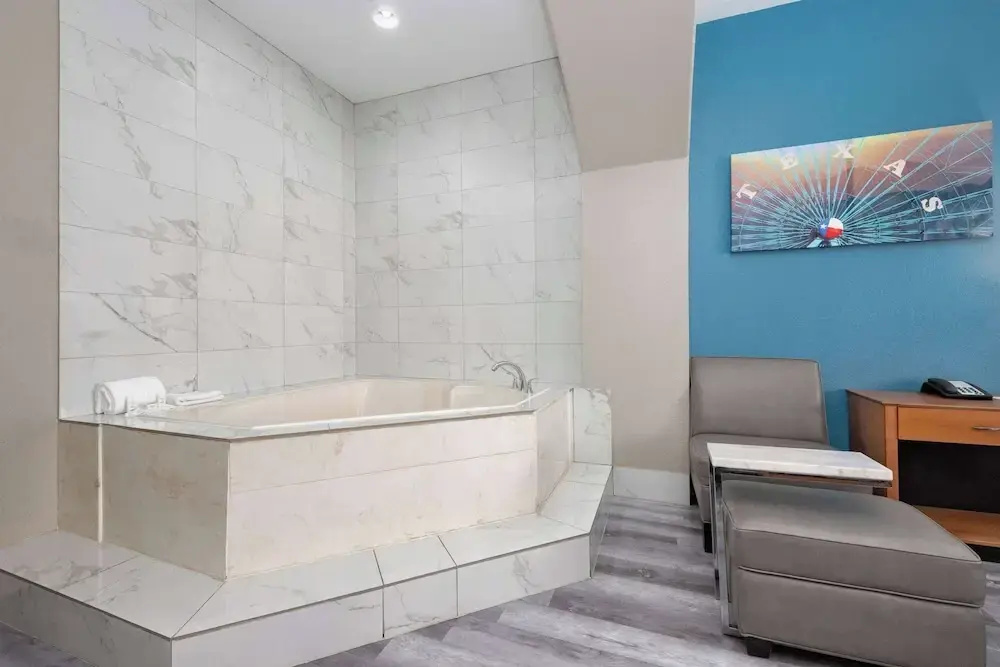 La Quinta Inn & Suites by Wyndham Alvarado - Chambres
