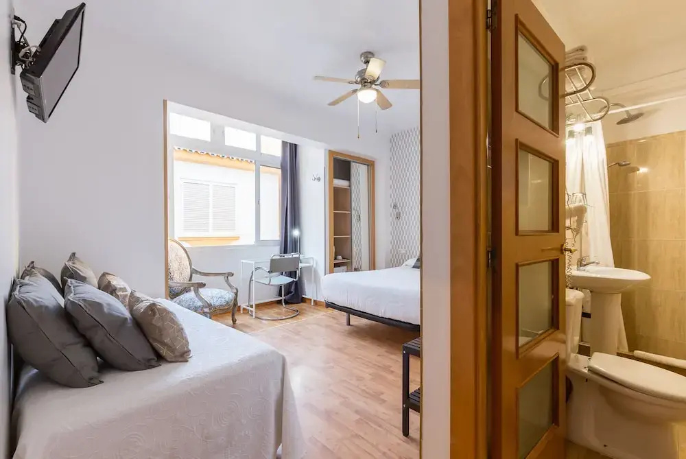 Standard Triple room