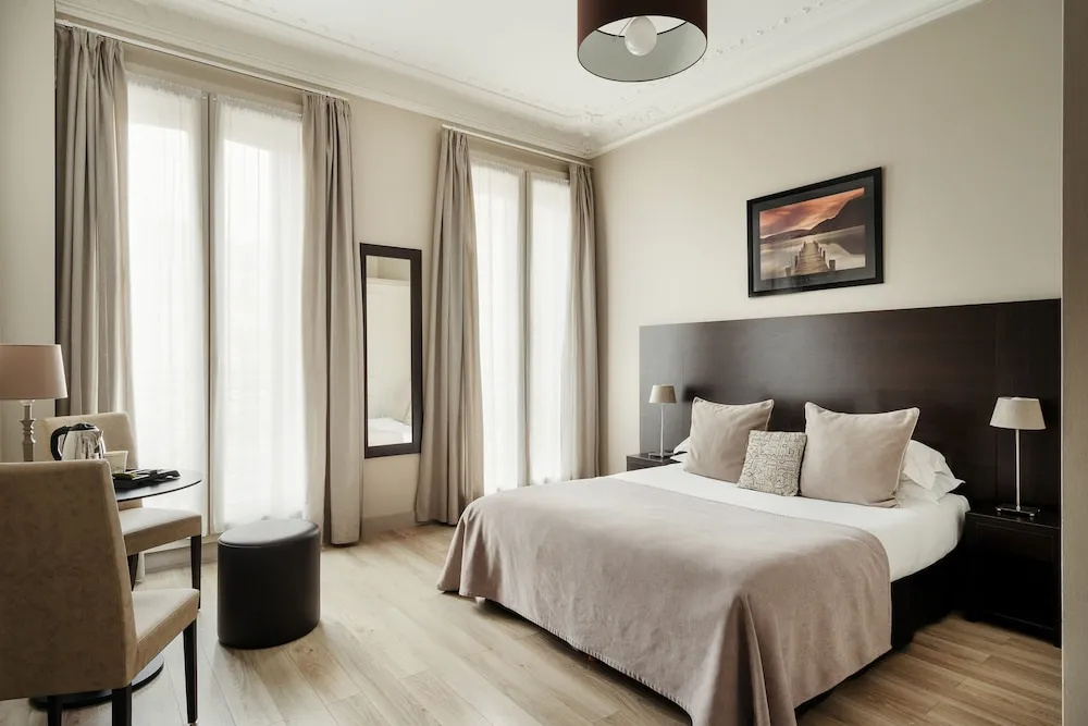 Deluxe Double room with city view (full double bed)