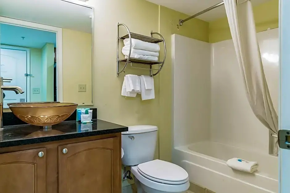 Double Suite with partial view (full double bed)