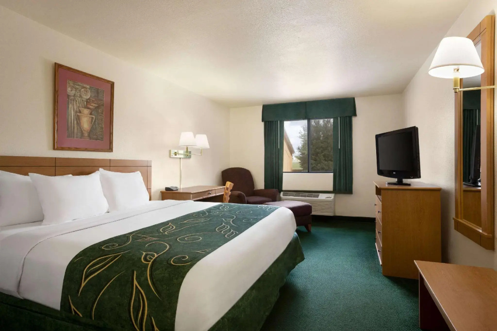 Double room (full double bed)