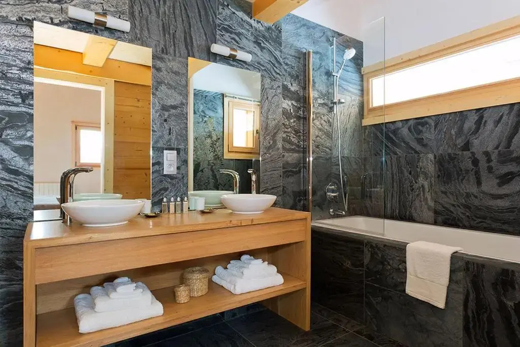 Afficher la photo 7 — Chalet Isabelle Mountain lodge 5 star 5 bedroom en suite sauna jacuzzi