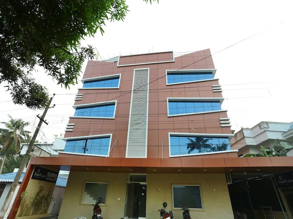 OYO 11909 Star Plaza