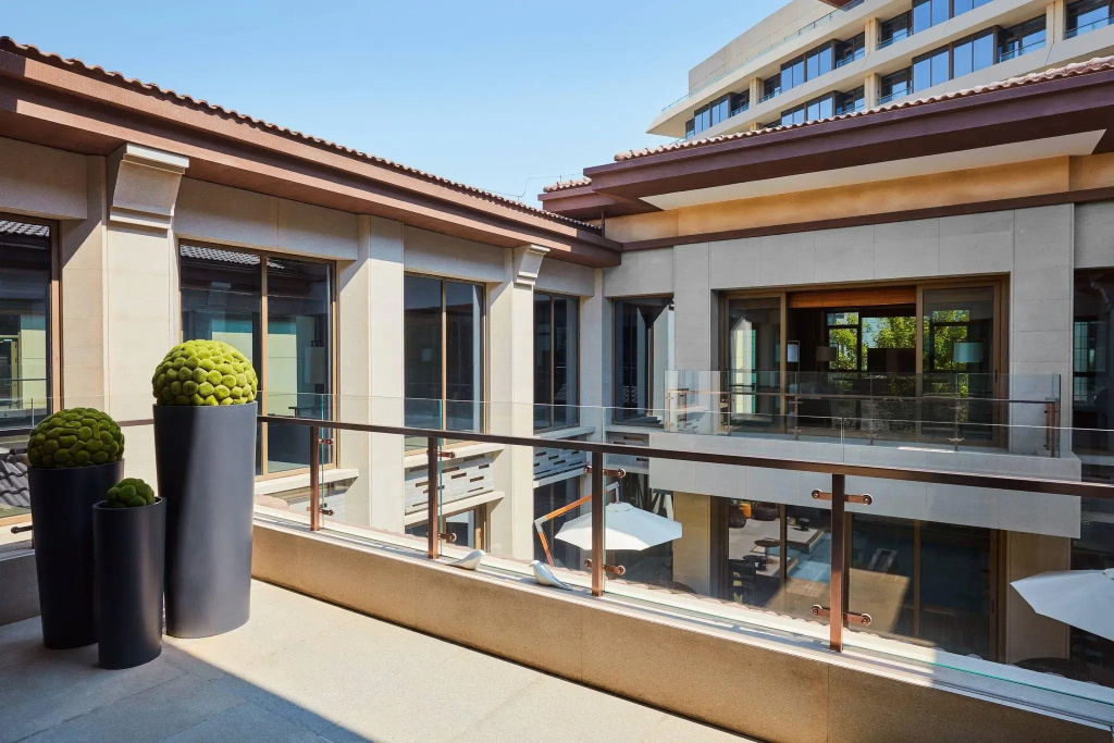 Villa with courtyard view
