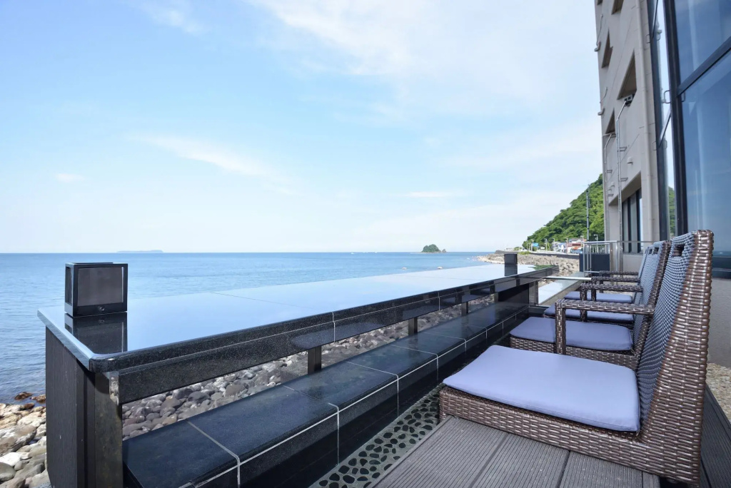 Beach & Waterfront