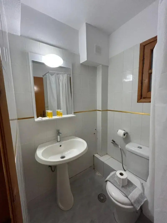 Deluxe Double room (full double bed)