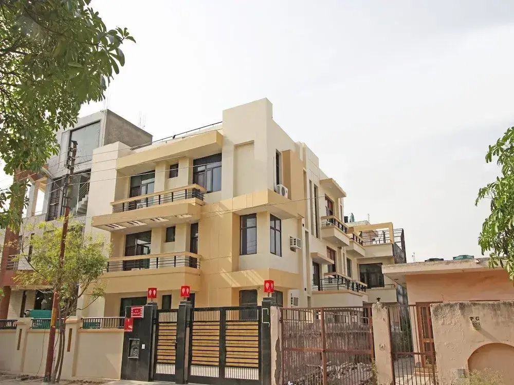 OYO Flagship Noida Expressway Boulevard