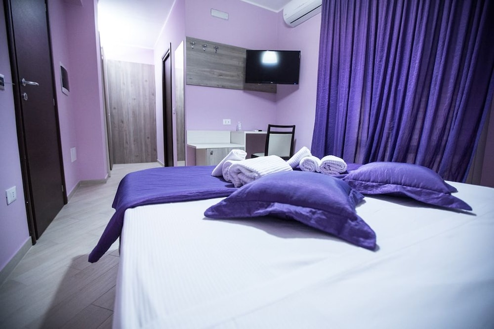 Standard Double room with balcony (full double bed)