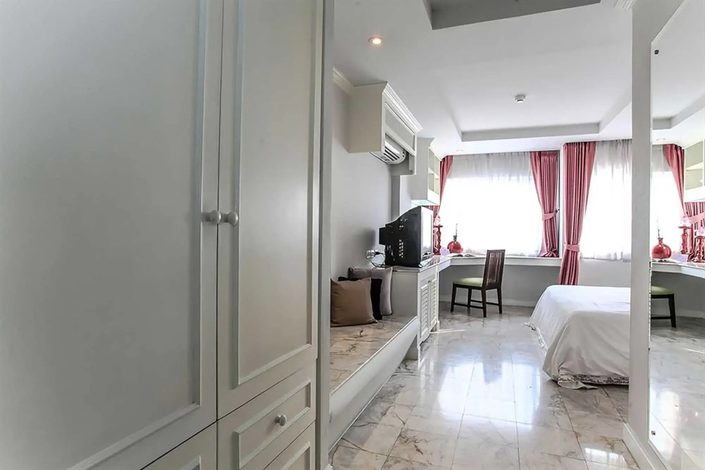 At Pingnakorn Nimman Chiangmai Hotel by null