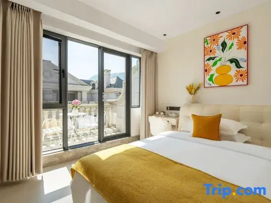 Standard Double room with view (full double bed)