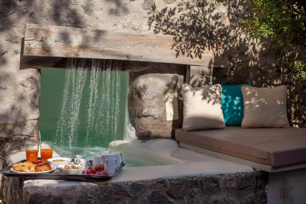Dandy Cave Villa - Romantic Private & Luxurious - Waterfall Pool - Hot Tub-Up to 8 people