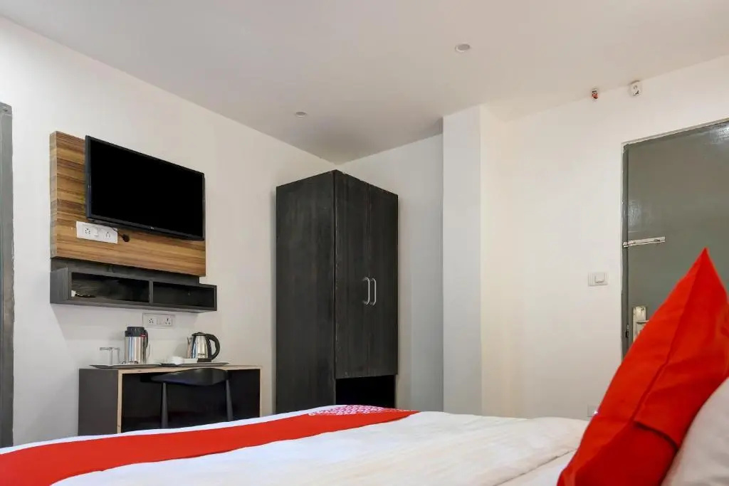 OYO Townhouse 412 Aditya International